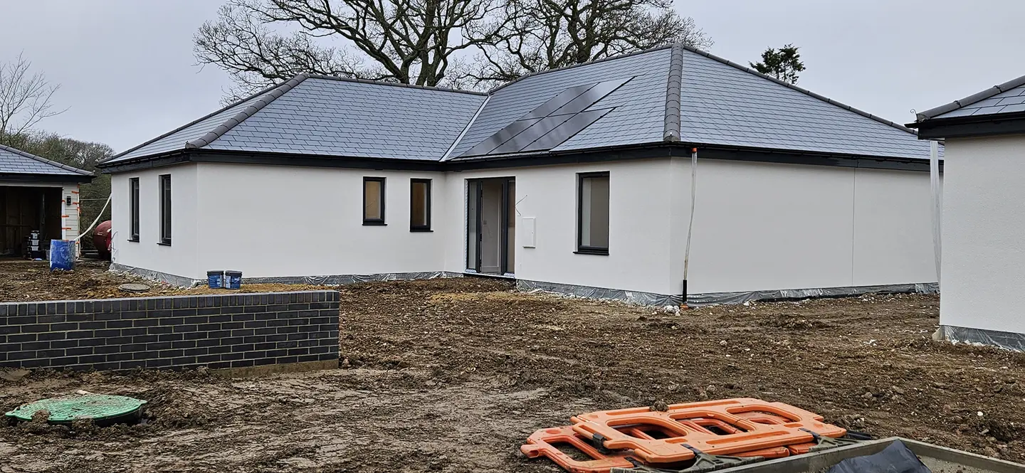 Silicone render to bungalows in Bentley 3